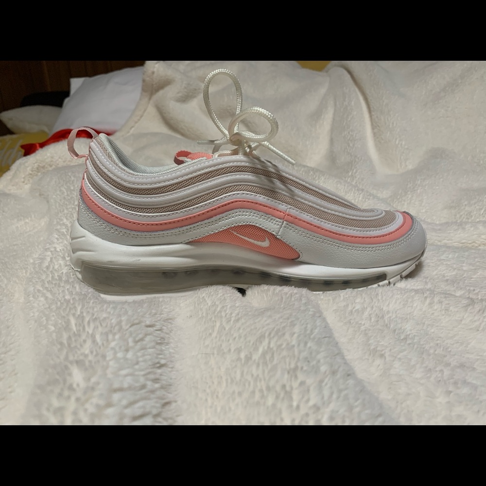 Nike - Picture 3 of 4